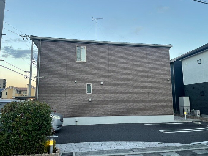 物件外観写真4　(駐車場)