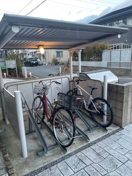物件外観写真5　(駐輪場)