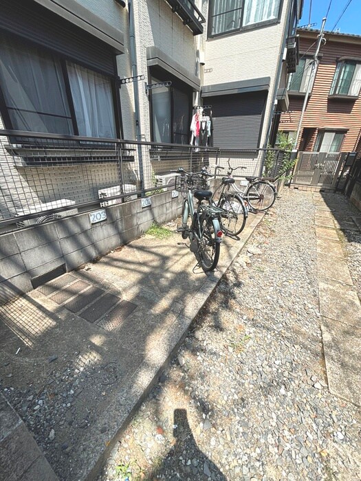 物件外観写真3　(駐輪場)