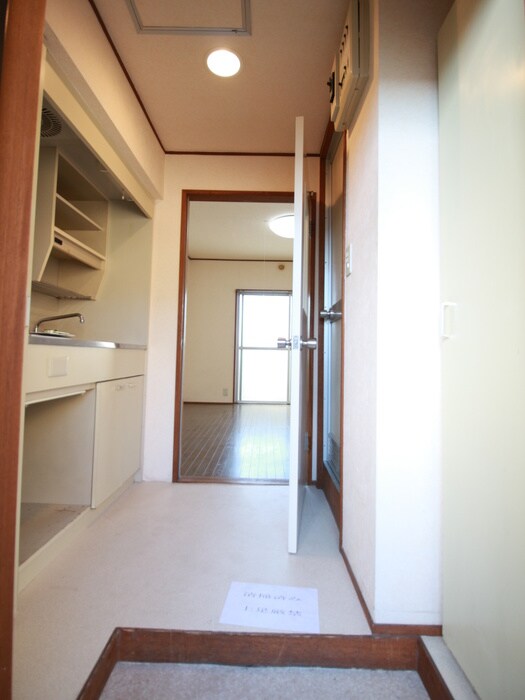 物件内観写真7　(玄関)