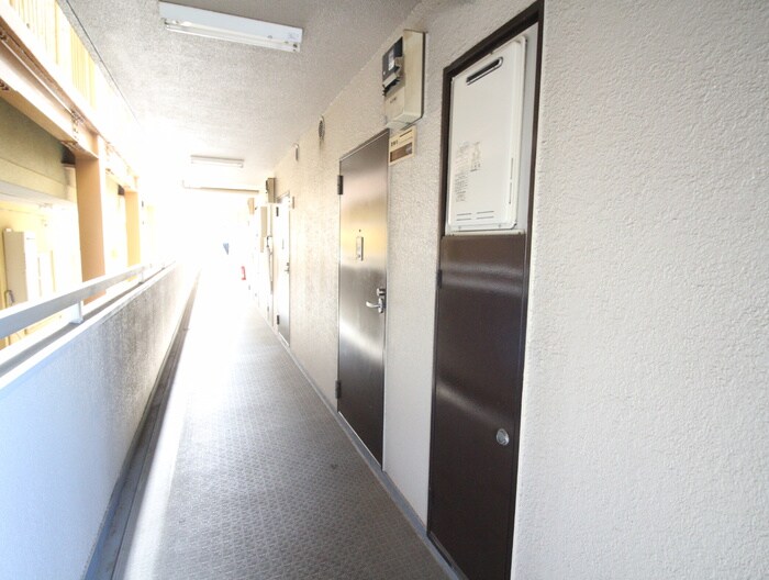 物件外観写真4　(エントランス部分)