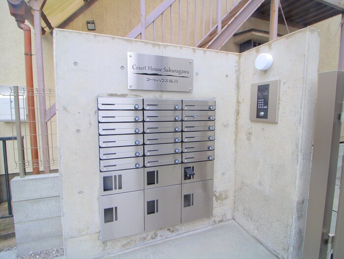 物件外観写真3　(エントランス部分)