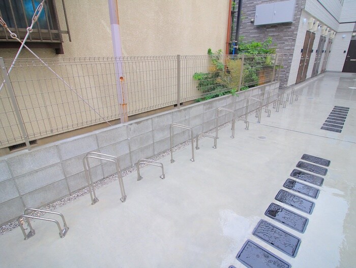 物件外観写真5　(駐輪場)