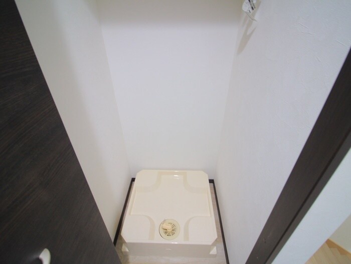 物件内観写真14　(洗濯機置場)