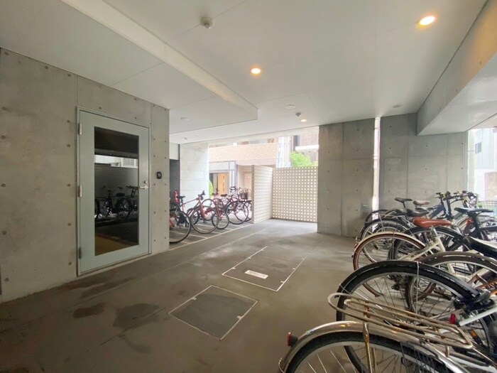 物件外観写真4　(駐輪場)