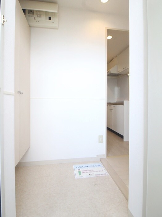 物件内観写真7　(玄関)