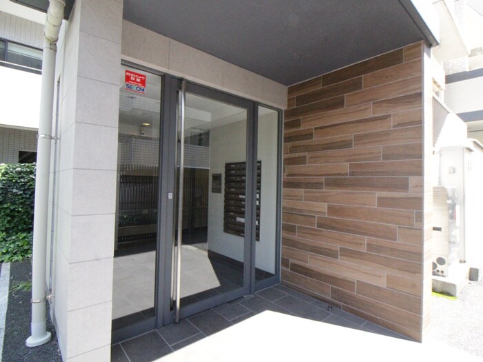 物件外観写真4　(エントランス部分)