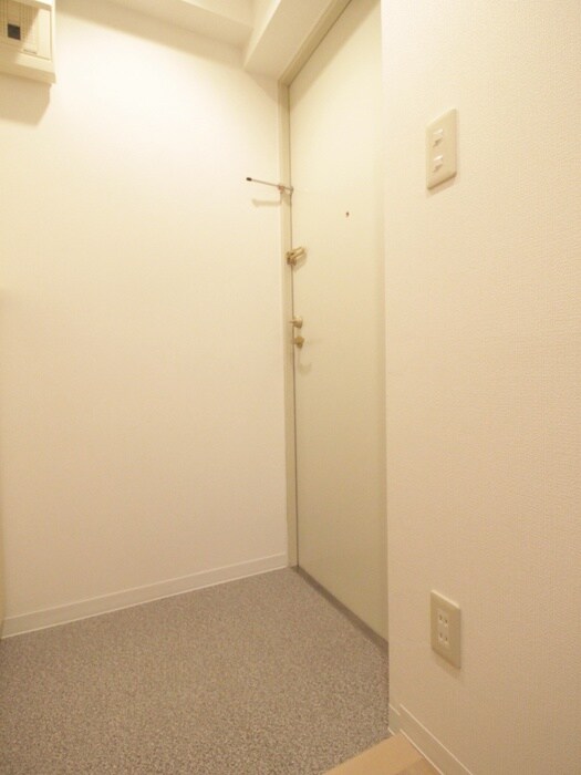 物件内観写真16　(玄関)