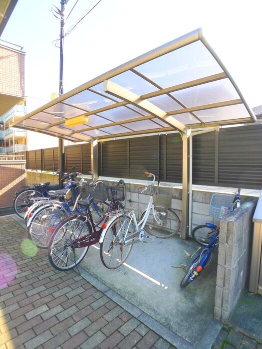 物件外観写真3　(駐輪場)