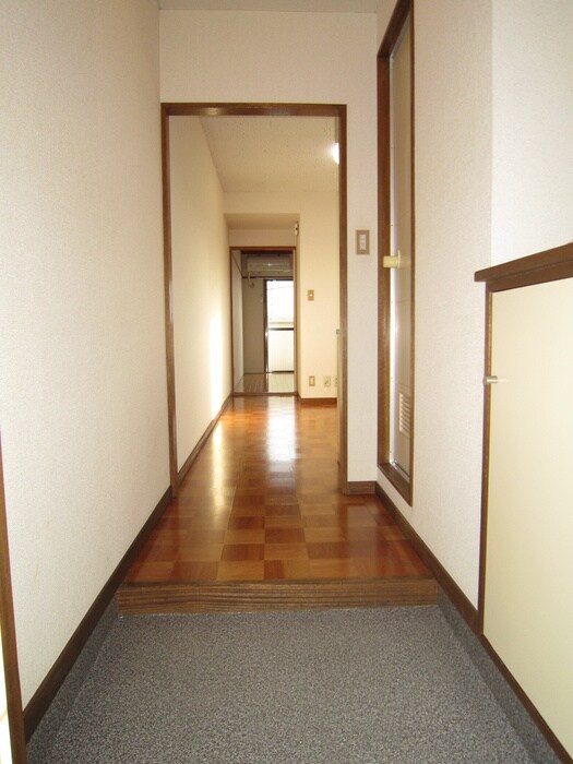 物件内観写真5　(玄関)