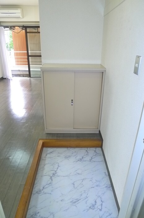 物件内観写真16　(玄関)