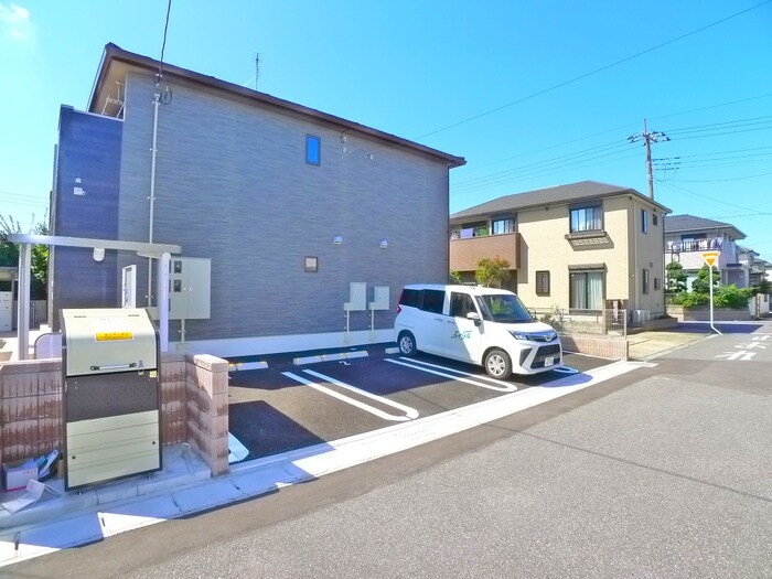 物件外観写真2　(駐車場)