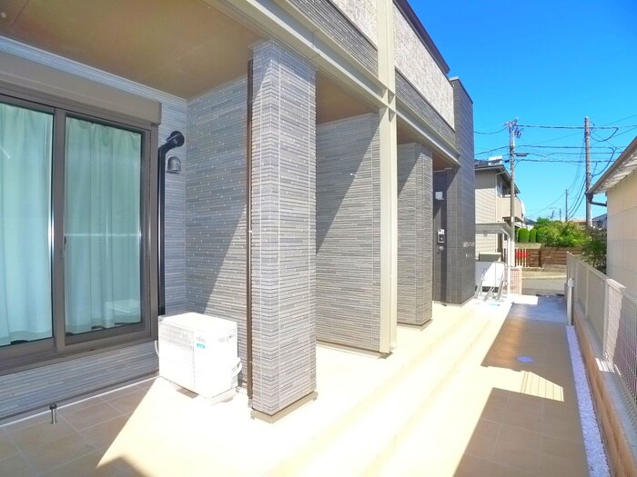 物件外観写真5　(エントランス部分)