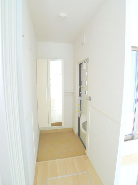 物件内観写真16　(玄関)