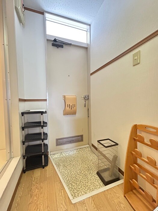 物件内観写真18　(玄関)