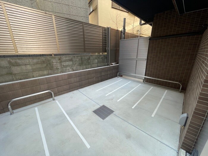 物件外観写真6　(駐輪場)