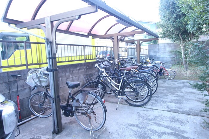 物件外観写真5　(駐輪場)