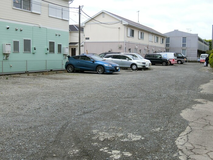 物件外観写真6　(駐車場)