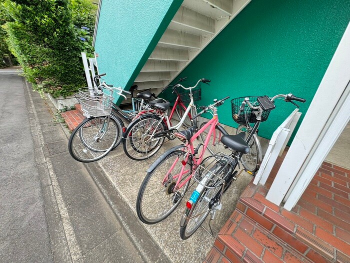 物件外観写真4　(駐輪場)