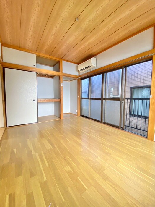 物件内観写真8　(室内からの展望)