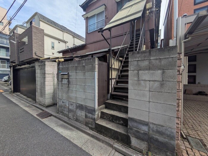 物件外観写真6　(エントランス部分)