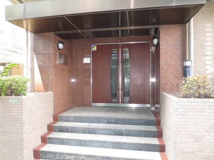 物件外観写真3　(エントランス部分)