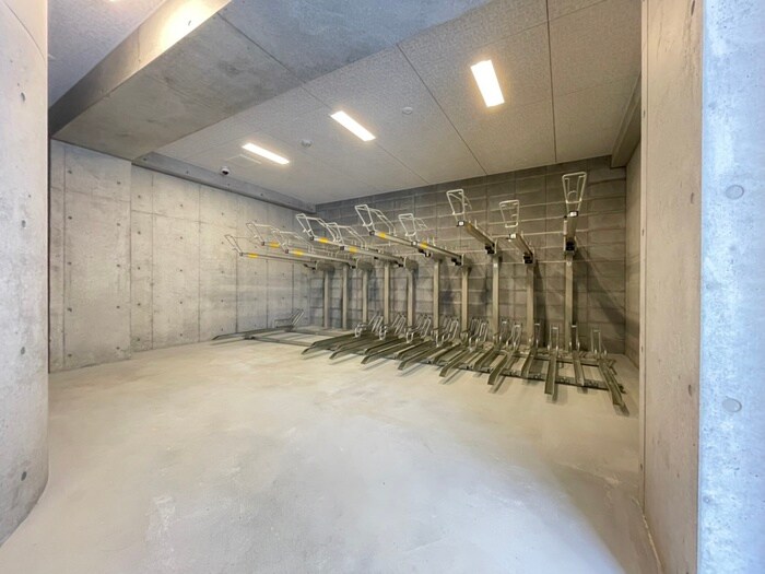 物件外観写真4　(駐輪場)