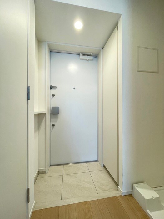 物件内観写真11　(玄関)