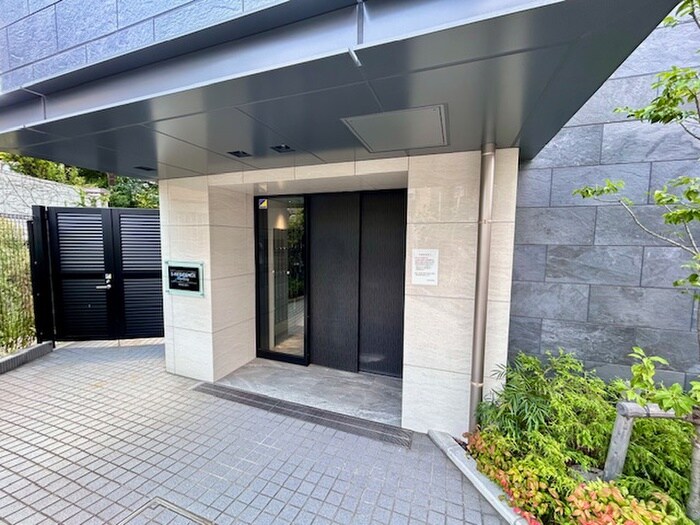 S-RESIDENCE妙蓮寺のエントランス部分