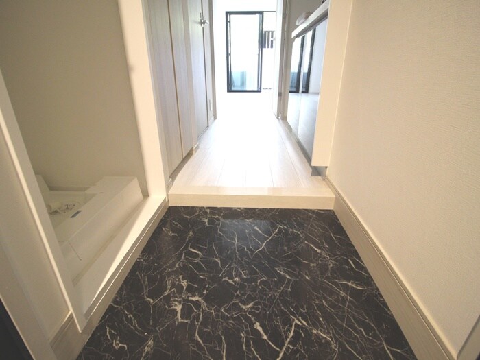 物件内観写真15　(玄関)