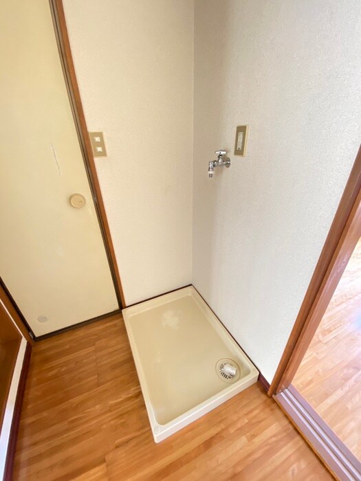 物件内観写真9　(洗濯機置場)