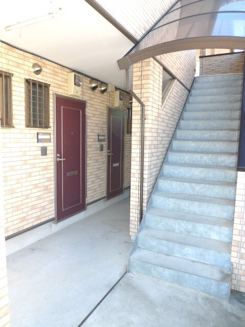 物件外観写真4　(エントランス部分)