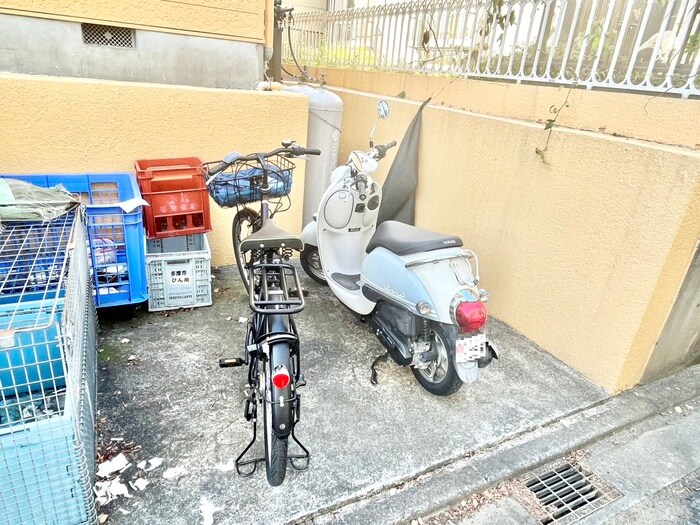 物件外観写真6　(駐輪場)