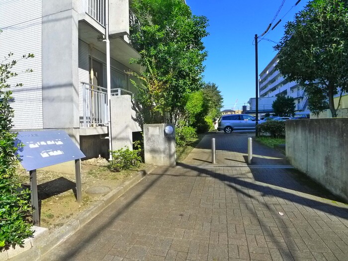 物件外観写真2　(エントランス部分)