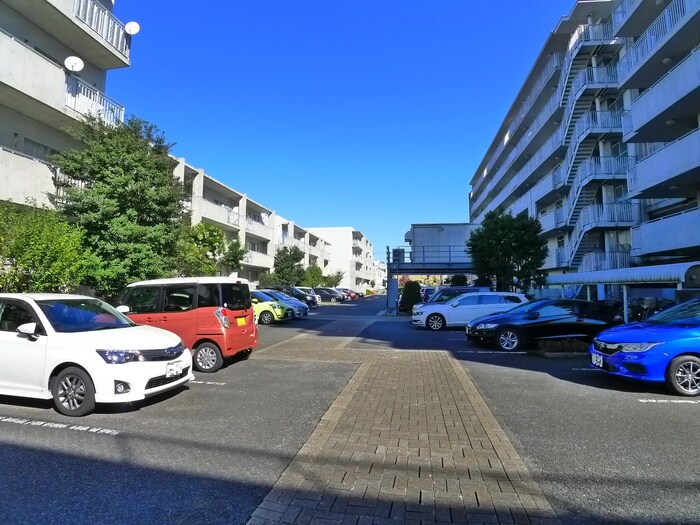 物件外観写真4　(駐車場)