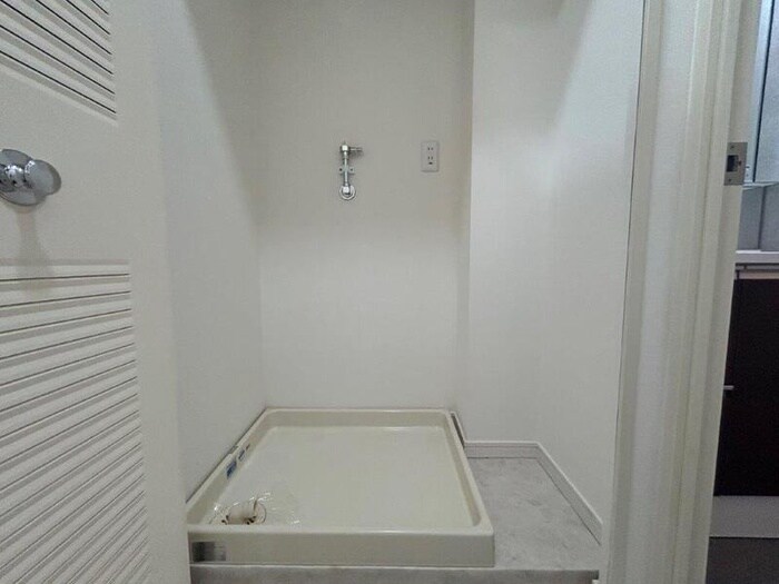 物件内観写真18　(洗濯機置場)