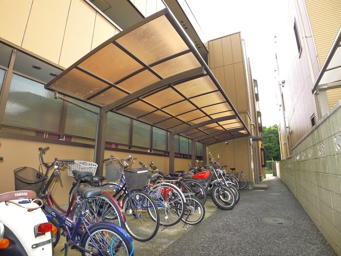 物件外観写真3　(駐輪場)