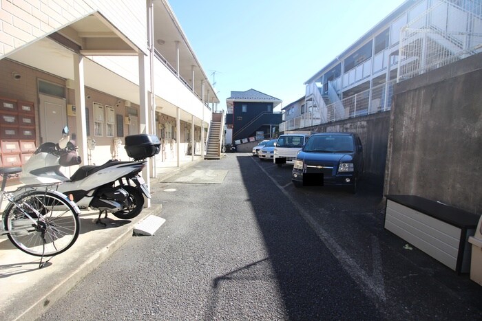 物件外観写真4　(駐車場)