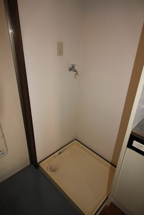 物件内観写真17　(洗濯機置場)