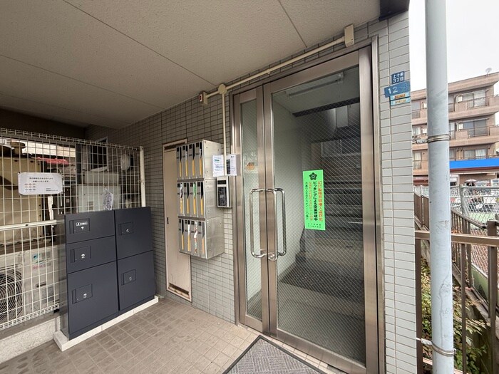 物件外観写真2　(エントランス部分)