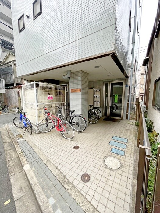 物件外観写真6　(エントランス部分)