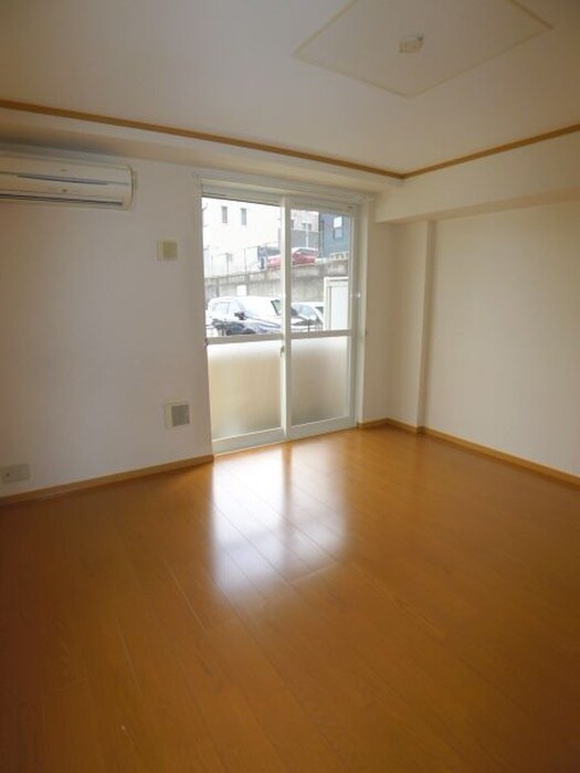 物件内観写真7　(室内からの展望)