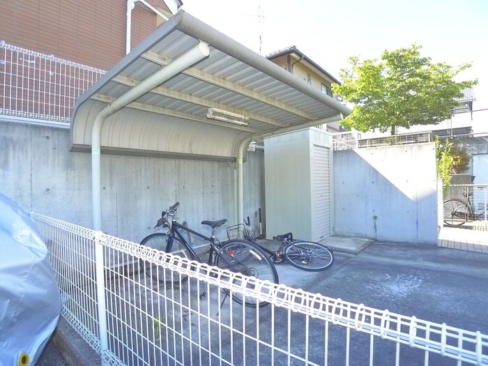 物件外観写真5　(駐輪場)