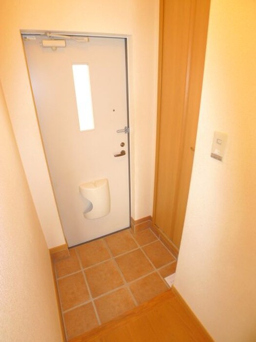物件内観写真15　(玄関)
