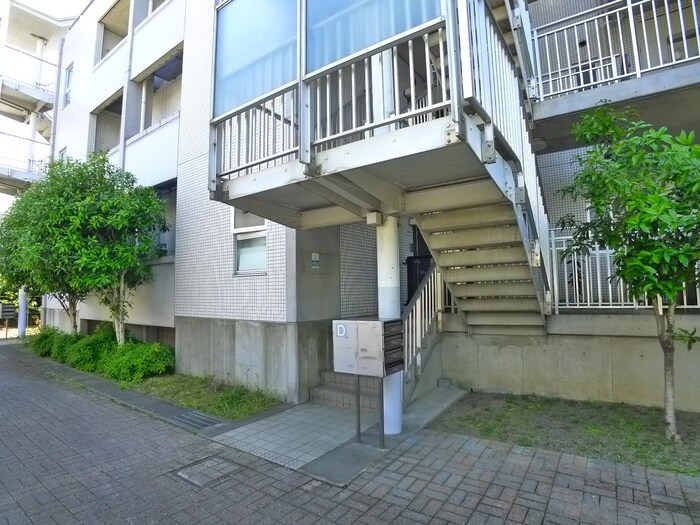 物件外観写真4　(エントランス部分)