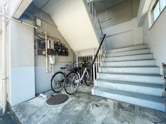 物件外観写真3　(エントランス部分)