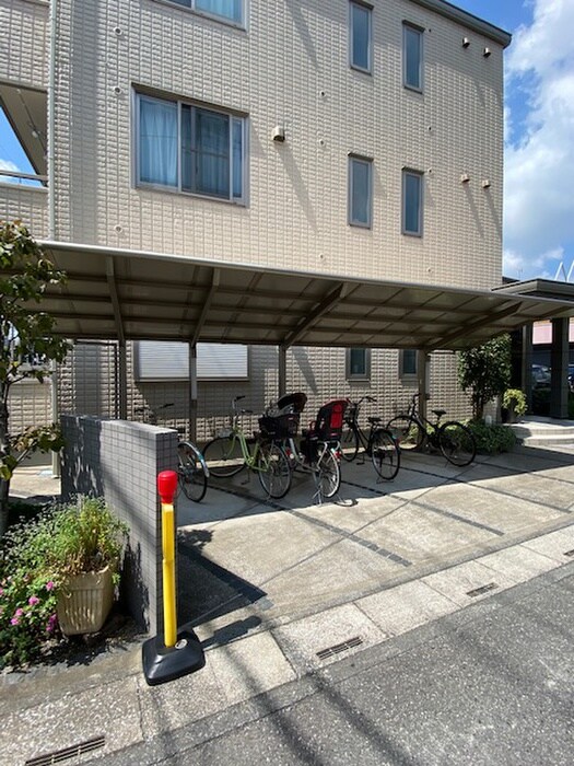 物件外観写真4　(駐輪場)