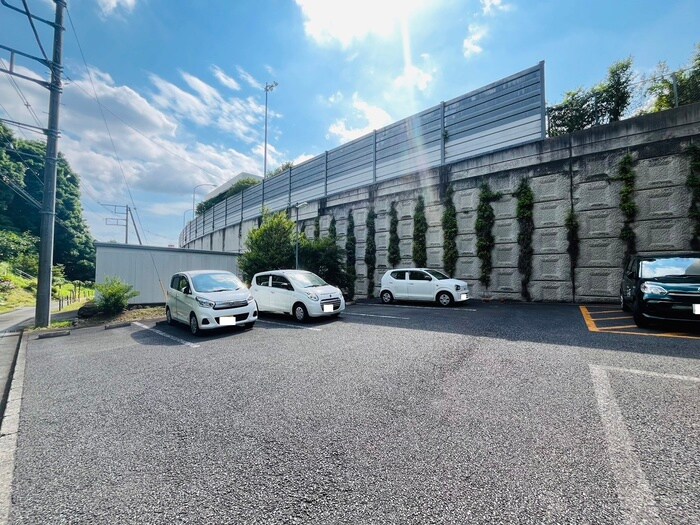 ヴァンヴェール２の駐車場