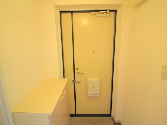 物件内観写真16　(玄関)