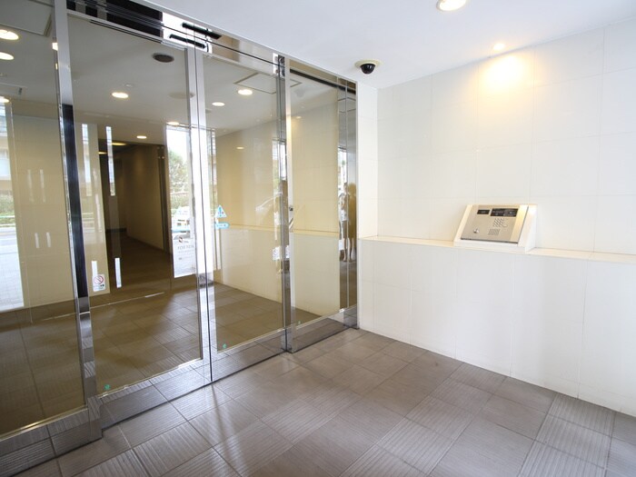 物件外観写真2　(エントランス部分)